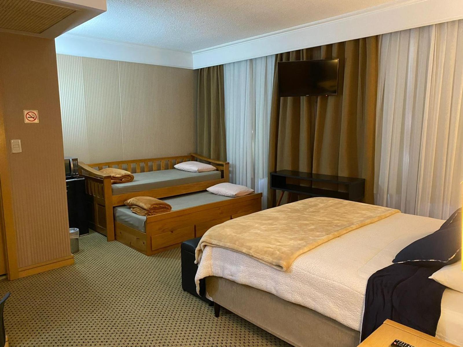 Flat Hotel Em กัวรูยุส ภายนอก รูปภาพ