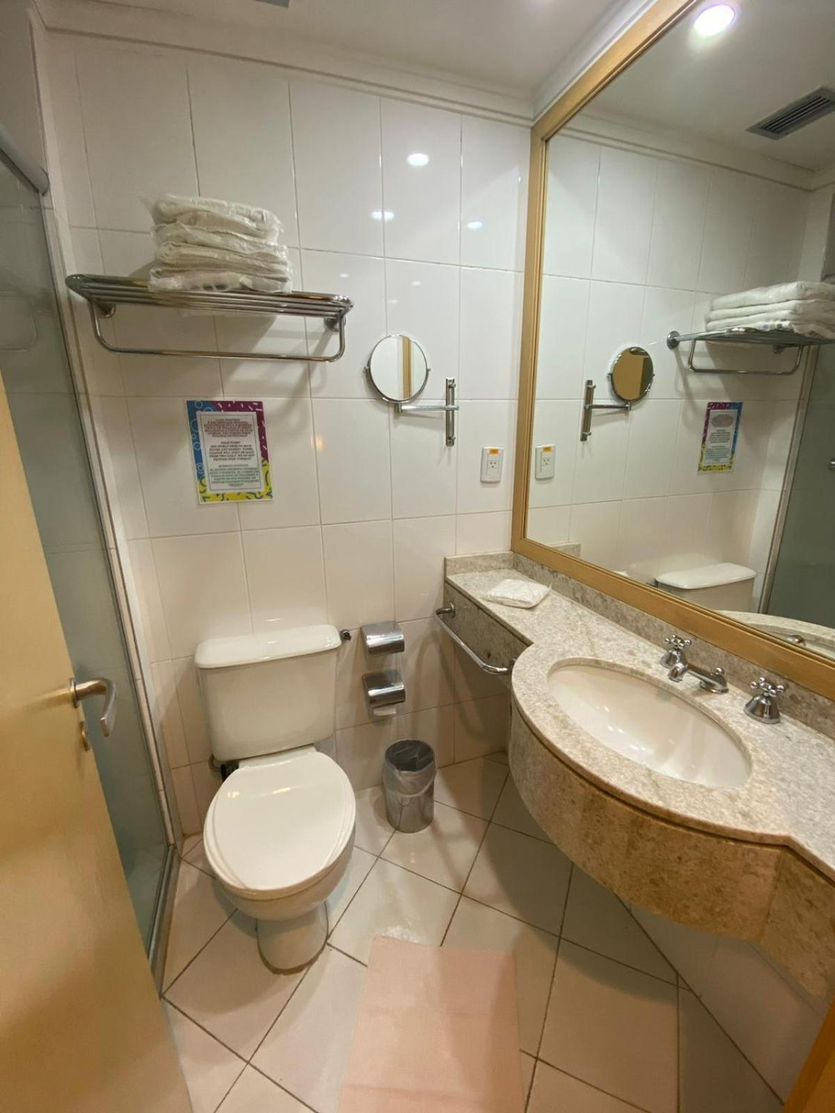 Flat Hotel Em กัวรูยุส ภายนอก รูปภาพ