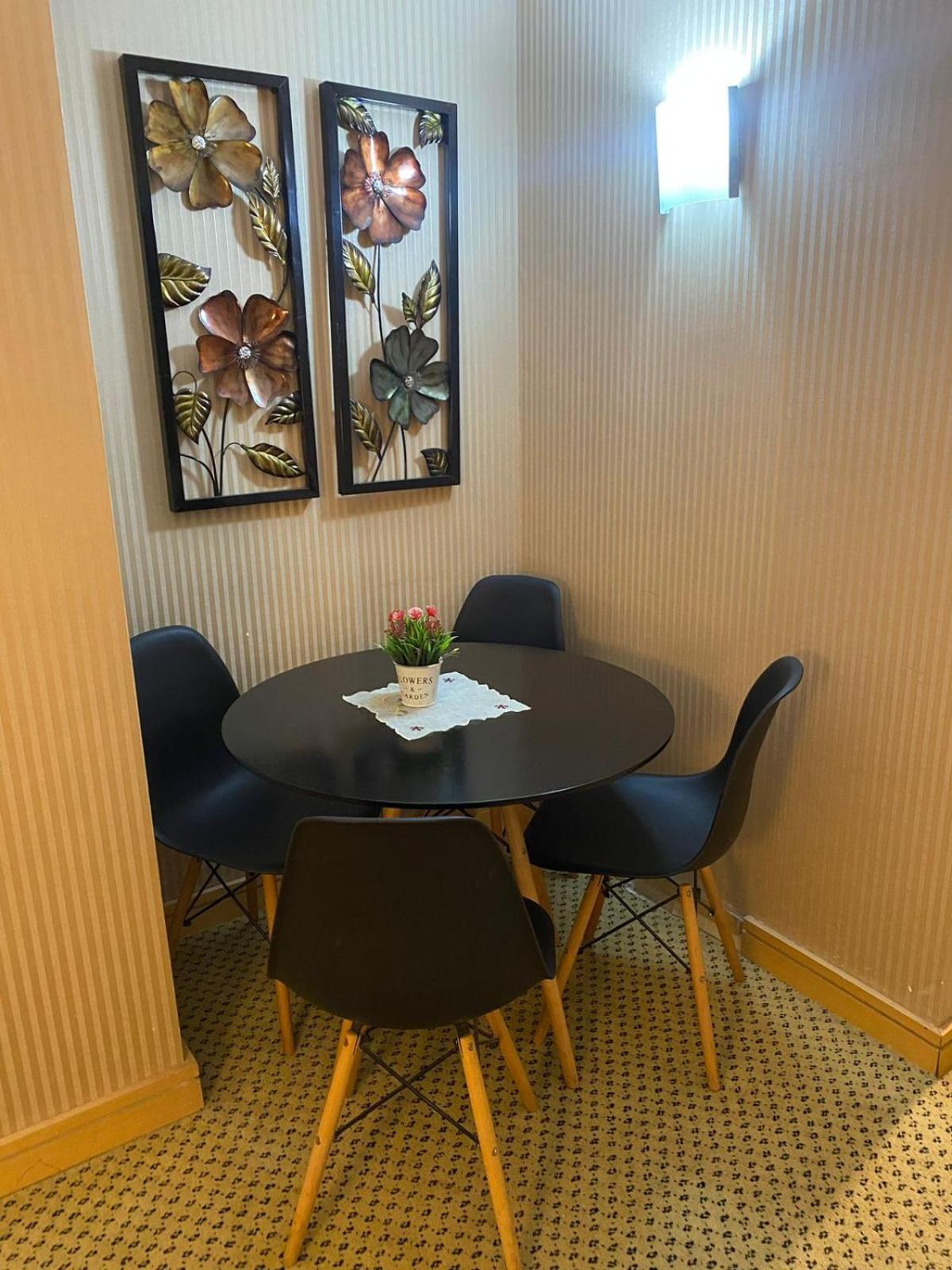 Flat Hotel Em กัวรูยุส ภายนอก รูปภาพ